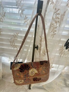 From India to you beaded shell 🐚 shoulder bag